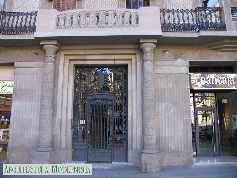 Casa Francesc Coll Portabella - entrada i signatura