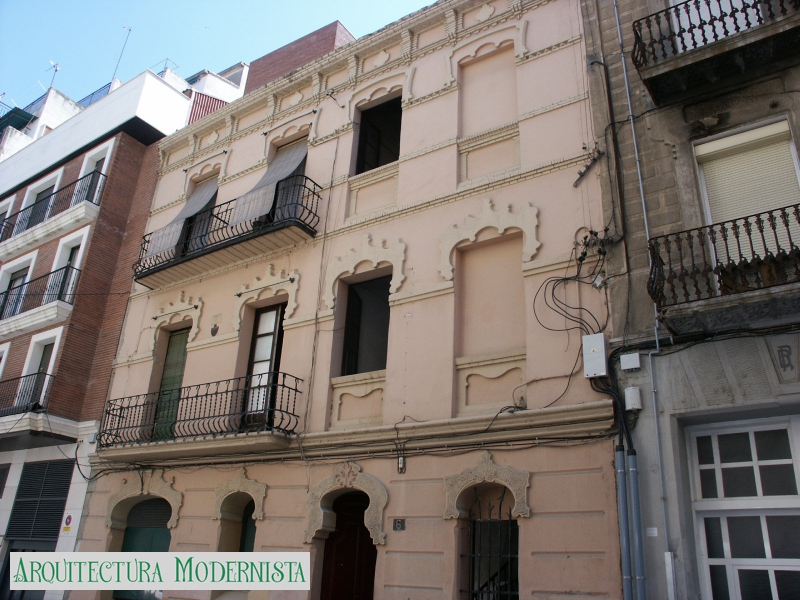 façana a Cardenal Remolins