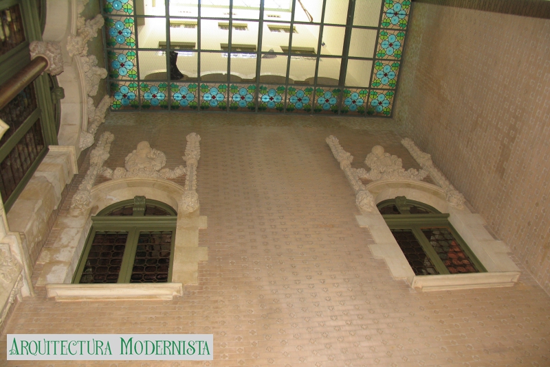 Palau Baró de Quadras - escala interior