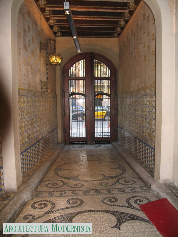 Palau Baró de Quadras - vestíbul