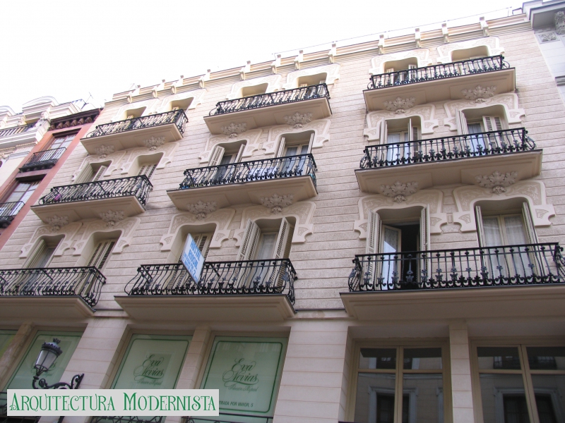 Casa Ruiz de Velasco - façana a Postas