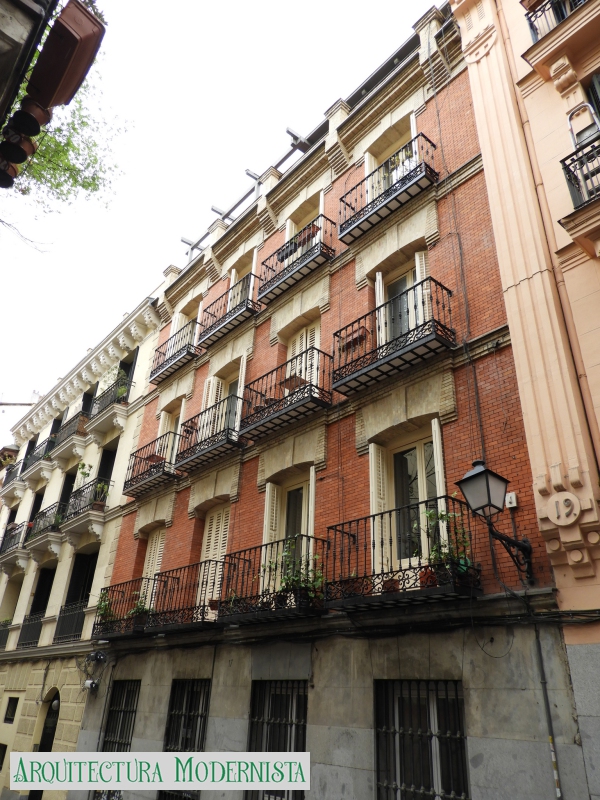 Casa Llano - façana a Sant Isidro Labrador