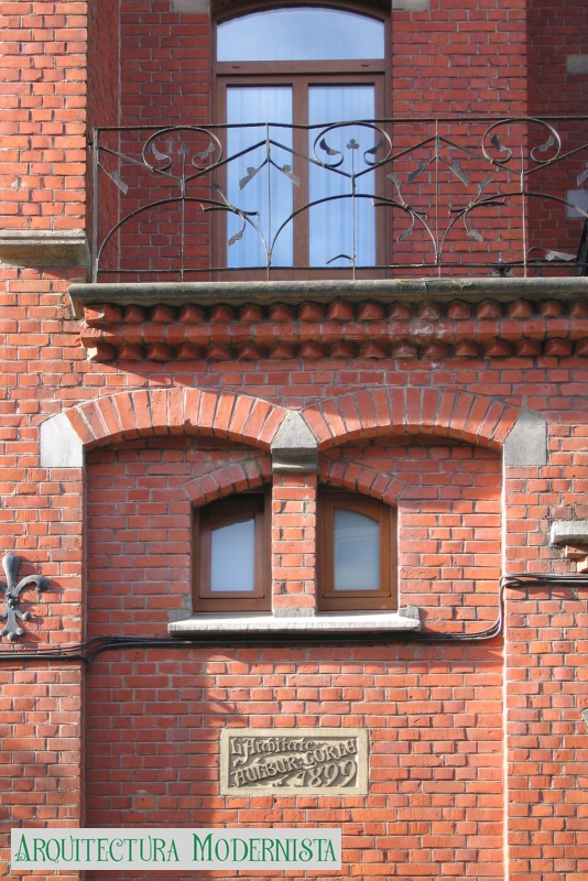 (Foto: © SPRB-DMS; https://monument.heritage.brussels/fr/Bruxelles_Extension_Est/Rue_des_Confederes/123/17761, 2006)