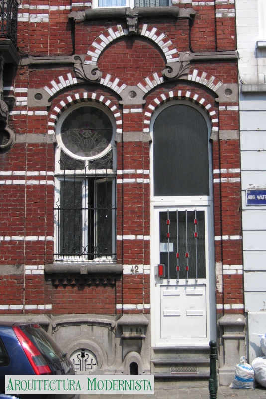 (Foto: © SPRB-DMS; https://monument.heritage.brussels/fr/Bruxelles_Extension_Est/Rue_John_Waterloo_Wilson/42/18002, 2006)