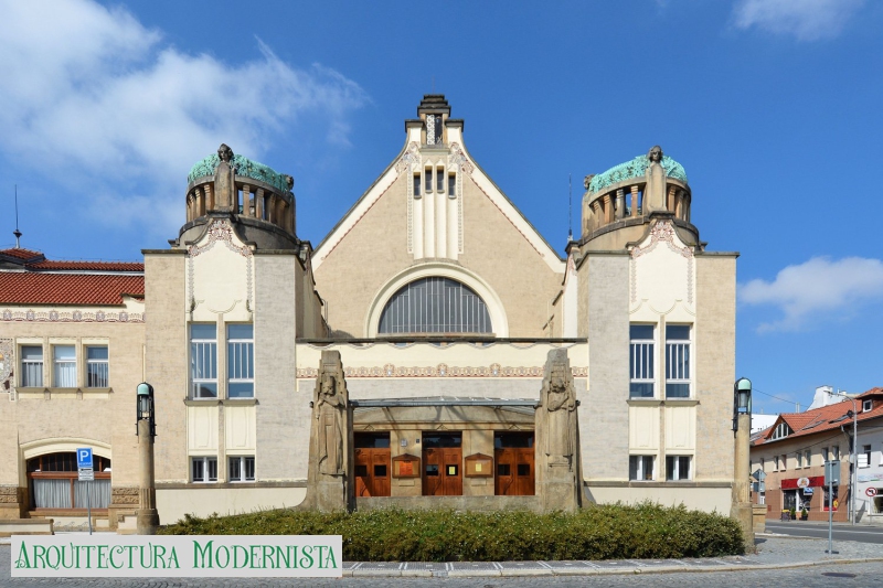 (Foto: Petr Šmídek; https://www.archiweb.cz/b/narodni-dum, 2013)