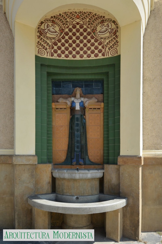 (Foto: Petr Šmídek; https://www.archiweb.cz/b/narodni-dum, 2013)