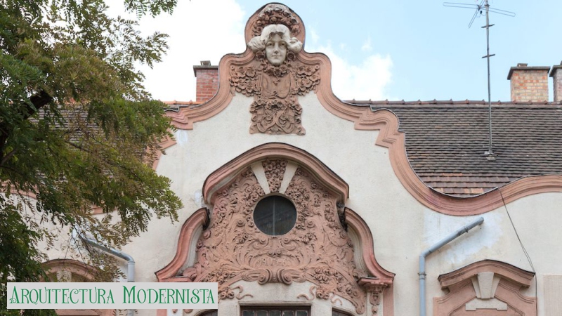 (Foto: Miklós Vincze; https://24.hu/kultura/2018/07/21/kobanya-szecesszio-epitesz-schontheil-richard-zsinagoga-villa/, 2018)