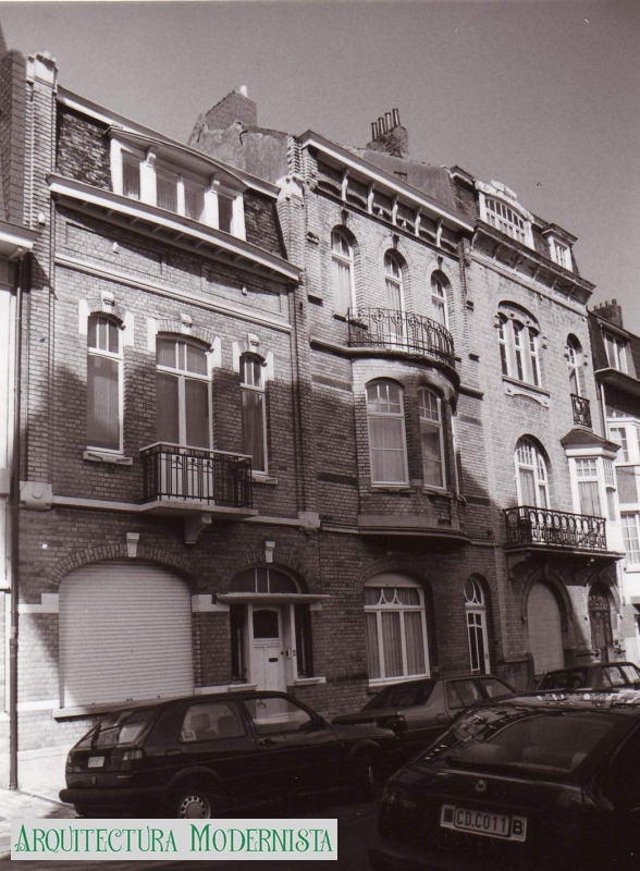 (Foto: © SPRB-DMS; https://monument.heritage.brussels/fr/Etterbeek/Rue_des_Bataves/4/13905, 1993)