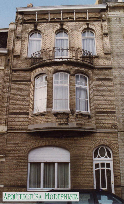 (Foto: © SPRB-DMS; https://monument.heritage.brussels/fr/Etterbeek/Rue_des_Bataves/4/13905, 1993)