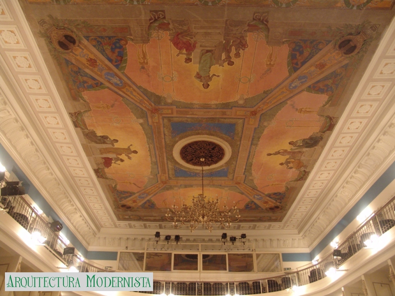 (Foto: https://www.theatre-architecture.eu/en/db/?theatreId=242)