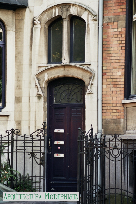 (Foto: © SPRB-DMS; https://monument.heritage.brussels/fr/Ixelles/Chaussaee_de_Vleurgat/230/17170, 2006)