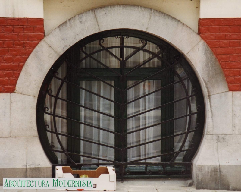 (Foto: © SPRB-DMS; https://monument.heritage.brussels/fr/Etterbeek/Rue_des_Moissonneurs/13/14483, 1994)