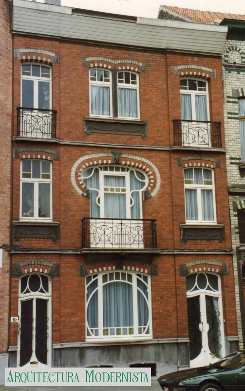 (Foto: © SPRB-DMS; https://monument.heritage.brussels/fr/Etterbeek/Place_Saint-Antoine/10/15003, 1993)