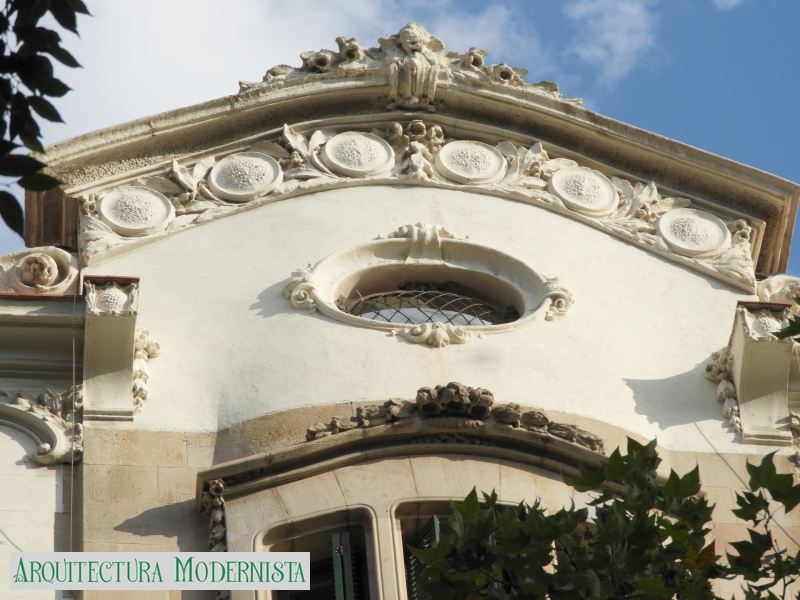 Casa Pilar de Bassols - façana a Provença