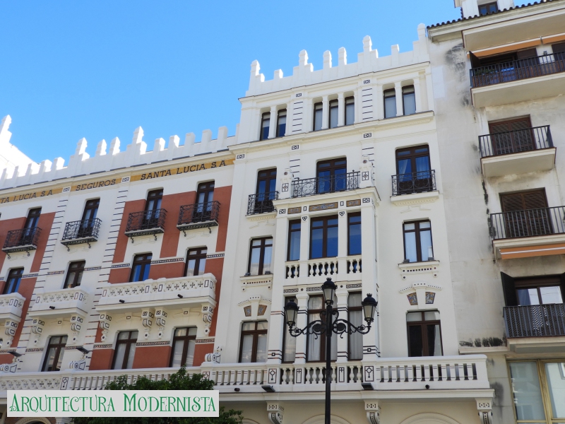 Casa Calvi - façana a Constitución