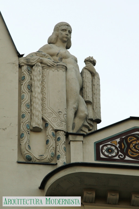 (Foto: https://isartnouveau.blogspot.com, 2011)