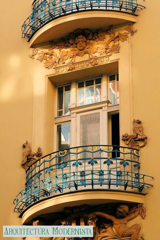 (Foto: https://isartnouveau.blogspot.com, 2011)