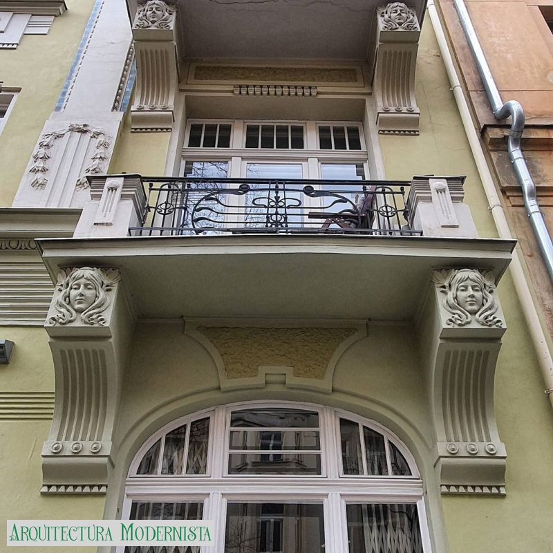 (Foto: Alena Jones; artnouveau_europe / Instagram, 2020)