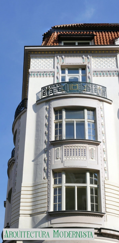 (Foto: https://isartnouveau.blogspot.com, 2011)