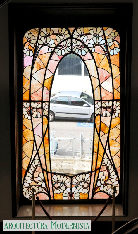 (Foto: https://isartnouveau.blogspot.com, 2012)