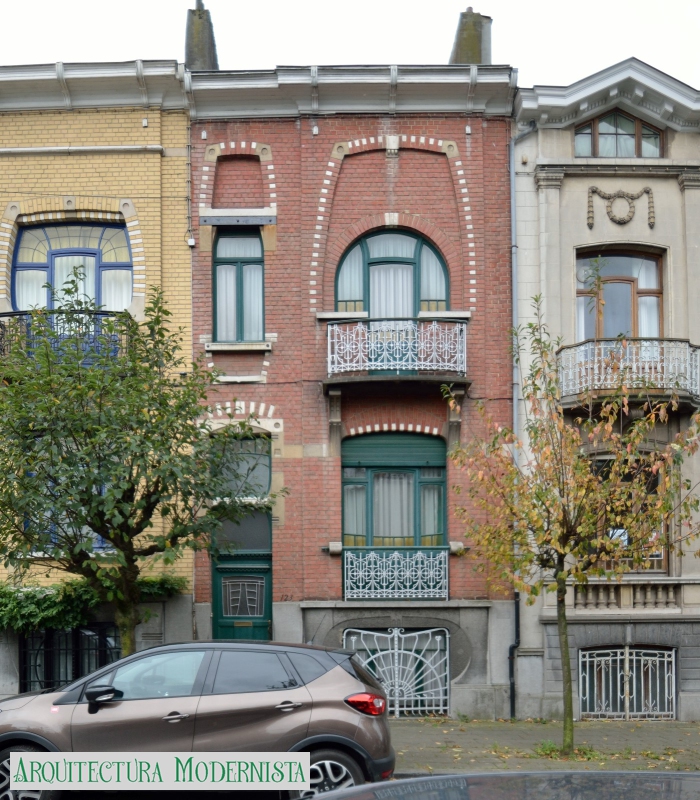 (Foto: © SPRB-DMS; https://monument.heritage.brussels/fr/Ixelles/Rue_du_Relais/123/23445, 2014)