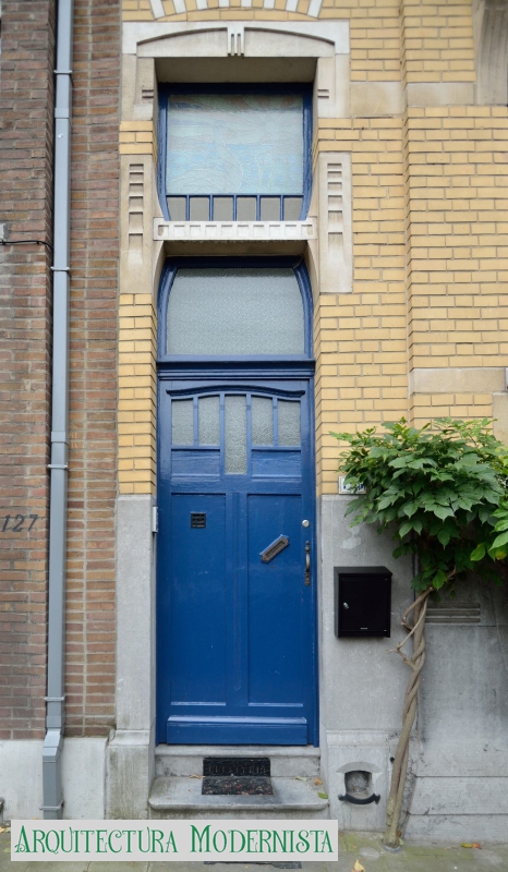 (Foto: © SPRB-DMS; https://monument.heritage.brussels/fr/Ixelles/Rue_du_Relais/123/23445, 2014)