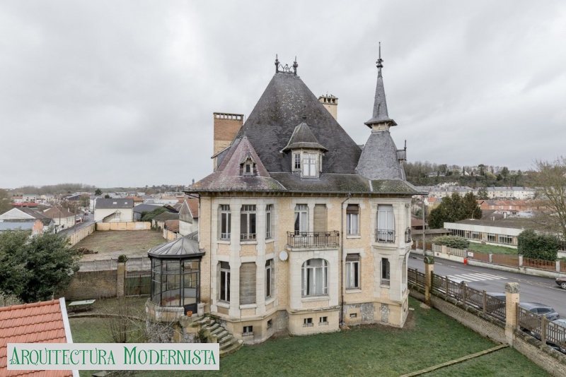(Foto: https://www.espaces-atypiques.com/ventes/08300-rethel-manoir-darchitecte-louis-sorel-style-art-nouveau-et-art-deco-3898ear/)