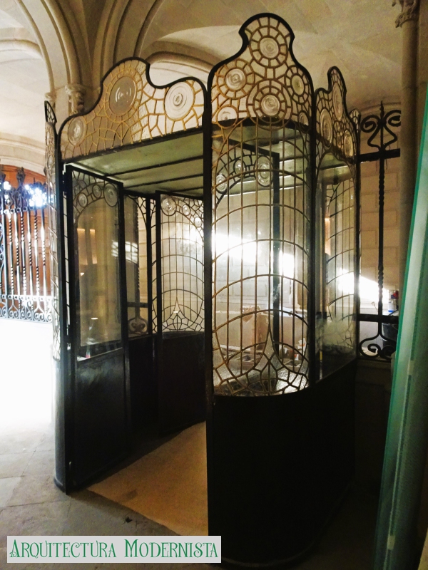 Casa Burés - vestíbul (Foto: Ramon Sales, 2019) Casa Burés - vestíbul