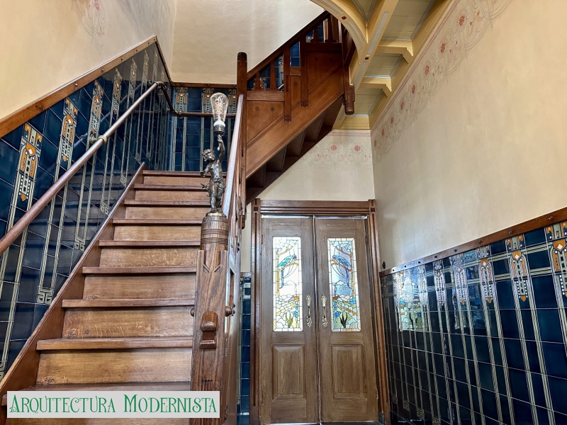 Estàtua escala d'Ernest Justin Ferrand