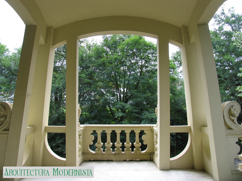 Señorío de Bertiz - torre mirador (Foto: Valentí Pons Toujouse, 2008) Señorío de Bertiz - torre mirador