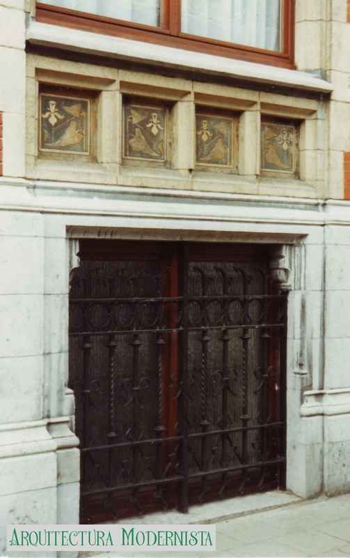 (Foto: © SPRB-DMS; https://monument.heritage.brussels/fr/Etterbeek/Avenue_d_Auderghem/268/15143, 1994)