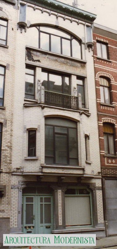(Foto: © SPRB-DMS; https://monument.heritage.brussels/fr/Etterbeek/Rue_Philippe_Baucq/121/15205, 1993)